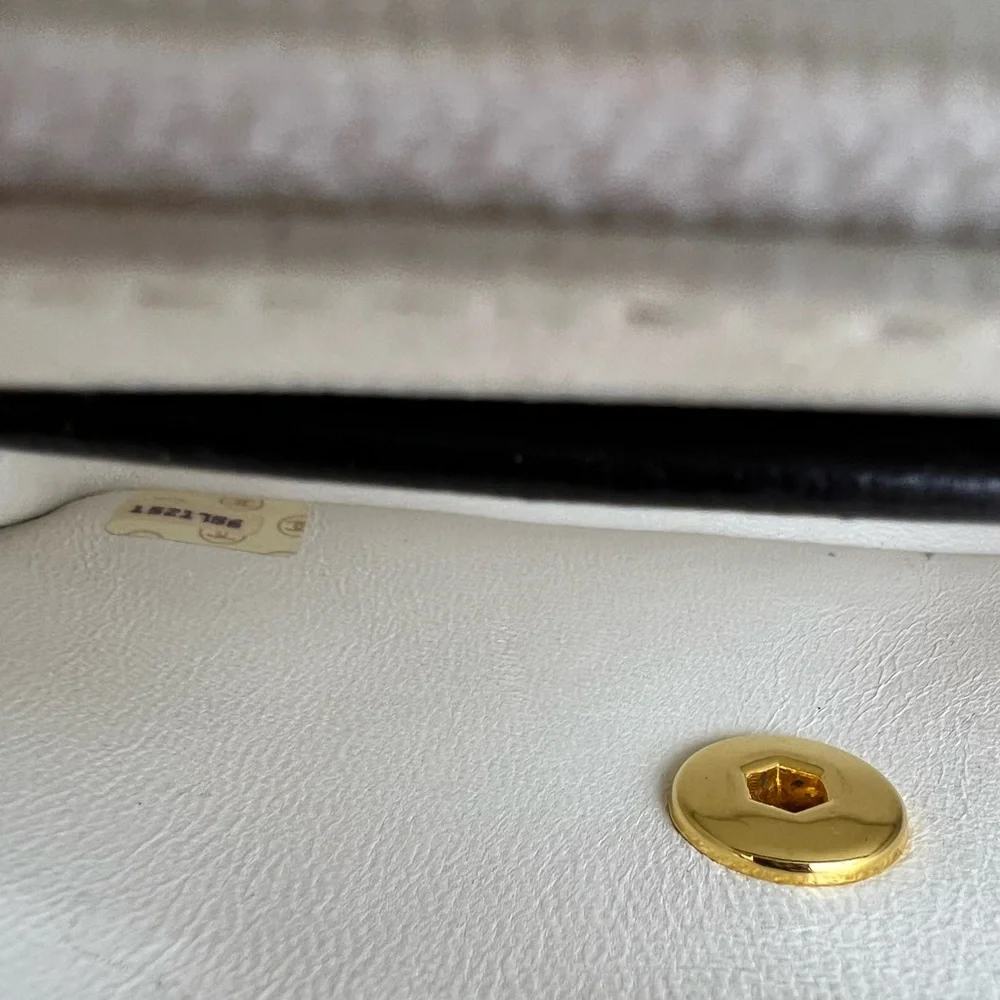 Chanel Vintage White Square Single Flap Bag - Picture 8 of 8